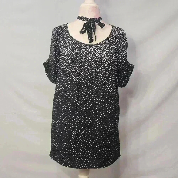 A Pea in the Pod Polka Dot Tie Neck Short Sleeve Top - Picture 1 of 8